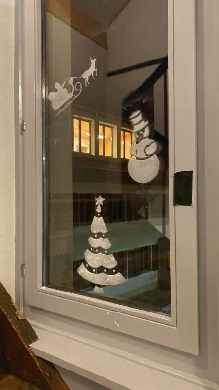 Déco du local pour les fêtes de fin d'année à Malleray, photo 1