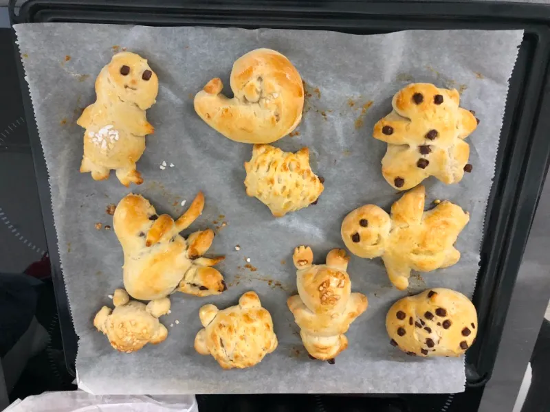 Confection bonhommes en pâtes à Tramelan, photo 1
