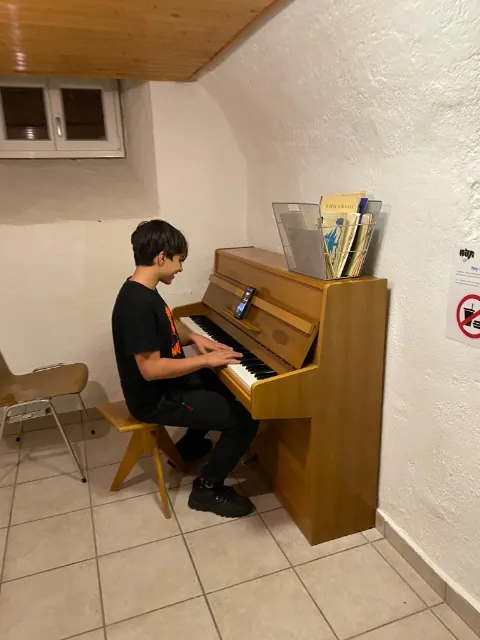 Concours de création de mélodies au piano à Malleray, photo 1