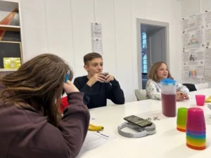 Blind test géant pour la réouverture des locaux à Tramelan, photo 1