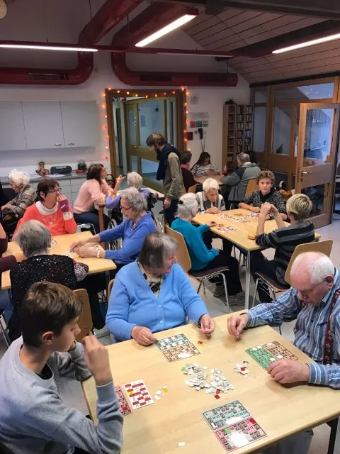 Activité Intergénérationnelle au Home les Lovières Loto, photo 1
