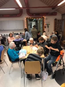 Activité Intergénérationnelle au Home les Lovières Loto, photo 2