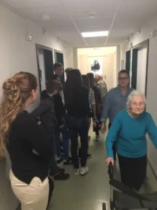 Activité Intergénérationnelle au Home les Lovières Loto, photo 6