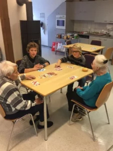 Activité Intergénérationnelle au Home les Lovières Loto, photo 10