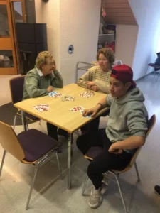 Activité Intergénérationnelle au Home les Lovières Loto, photo 11