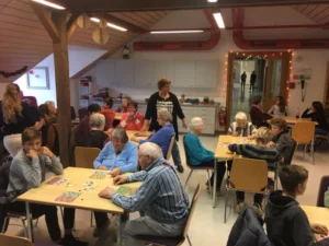 Activité Intergénérationnelle au Home les Lovières Loto, photo 12