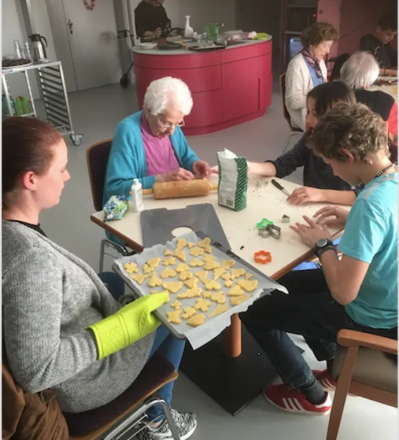 Activité Intergénérationnelle au Home les Lovières Atelier Biscuits, photo 1