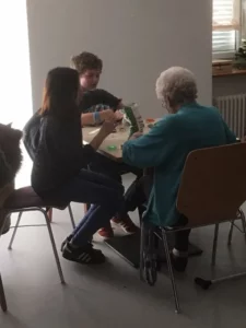 Activité Intergénérationnelle au Home les Lovières Atelier Biscuits, photo 4