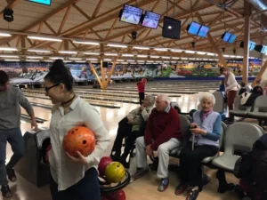 Activité Intergénérationnelle au Home les Lovières Bowling, photo 2
