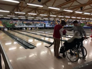 Activité Intergénérationnelle au Home les Lovières Bowling, photo 3