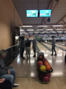 Activité Intergénérationnelle au Home les Lovières Bowling, photo 5