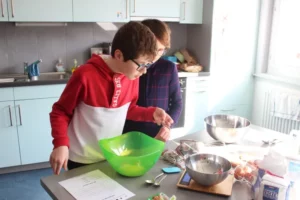 Atelier pâtisseries pour la foire de printemps à Malleray, photo 2