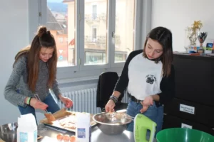 Atelier pâtisseries pour la foire de printemps à Malleray, photo 3