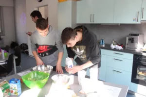 Atelier pâtisseries pour la foire de printemps à Malleray, photo 4