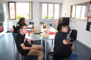 Apéro Youpi l'école est finie à Malleray, photo 1