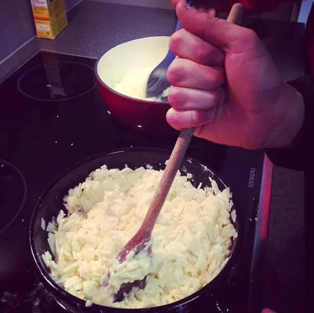 Repas Fondue au fromage à Malleray, photo 1