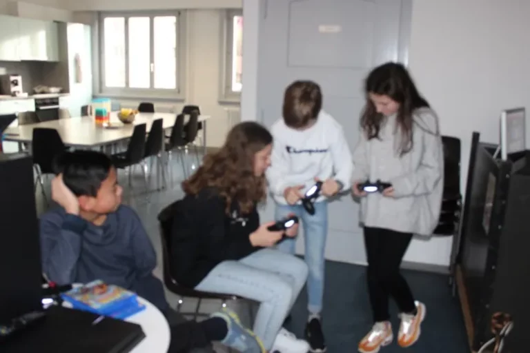 Jeux vidéo sur grand écran à Malleray, photo 3