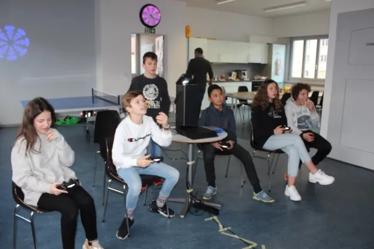 Jeux vidéo sur grand écran à Malleray, photo 5