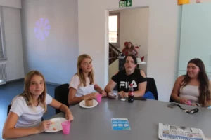 Apéro Covido compatible pour souhaiter la bienvenue à Flora à Malleray, photo 2