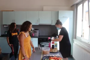 Apéro Covido compatible pour souhaiter la bienvenue à Flora à Malleray, photo 4
