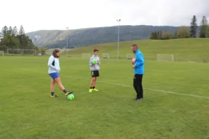 Initiation au foot freestyle avec Julien Lalarme au terrain de Bévilard, photo 1