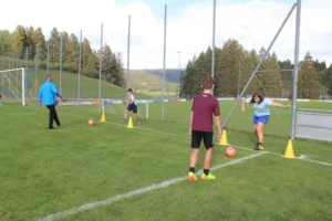 Initiation au foot freestyle avec Julien Lalarme au terrain de Bévilard, photo 6