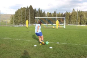 Initiation au foot freestyle avec Julien Lalarme au terrain de Bévilard, photo 7