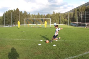 Initiation au foot freestyle avec Julien Lalarme au terrain de Bévilard, photo 8