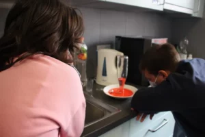 Petites expériences scientifiques à Malleray, photo 6