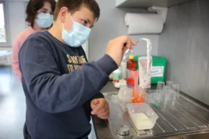 Petites expériences scientifiques à Malleray, photo 11