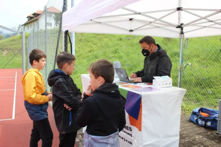 Animation mobile à Court, photo 2