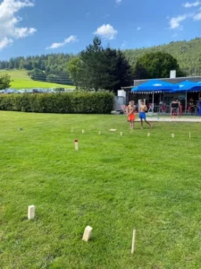 Activité estivale à la piscine du Château à Tramelan, photo 1