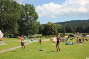 Activité estivale à la piscine du Château à Tramelan, photo 5