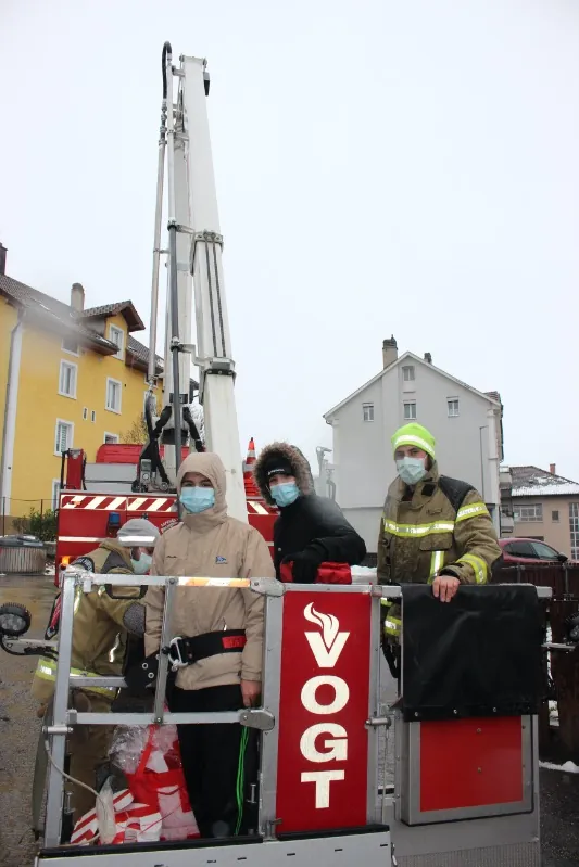 Installation et inauguration de la décoration de Noël à Tramelan, photo 1