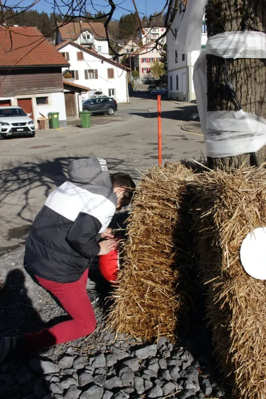 Démontage de la décoration extérieure à Tramelan, photo 1