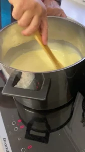 Confection de pâtisseries pour la vente du 24 juin à Malleray et à Tramelan, photo 1