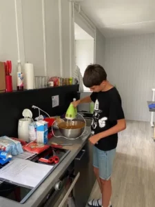 Confection de pâtisseries pour la vente du 24 juin à Malleray et à Tramelan, photo 3