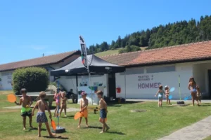 Activités estivales à la piscine de Château à Tramelan, photo 7