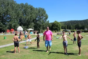 Activités estivales à la piscine de Château à Tramelan, photo 11