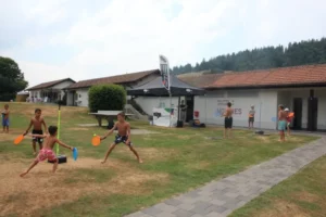 Activités estivales à la piscine du Château à Tramelan, photo 5