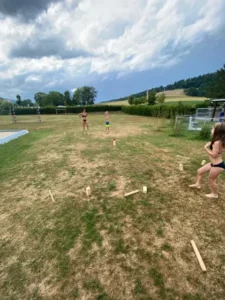 Activités estivales à la piscine du Château à Tramelan, photo 1