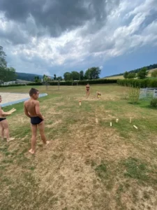 Activités estivales à la piscine du Château à Tramelan, photo 2
