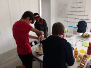 Confection de pâtisseries pour la vente du 7 octobre à Malleray et à Tramelan, photo 1