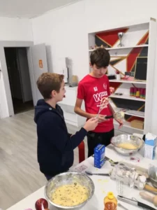 Confection de pâtisseries pour la vente du 7 octobre à Malleray et à Tramelan, photo 2