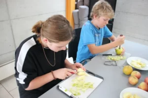Confection de pâtisseries pour la vente du 7 octobre à Malleray et à Tramelan, photo 11