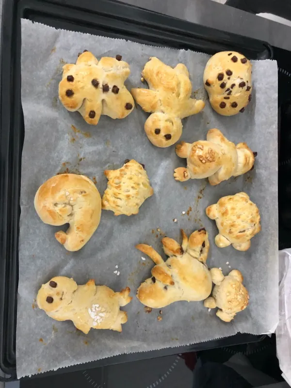 Confection bonhommes en pâtes à Tramelan, photo 1