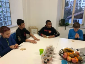 Confection bonhommes en pâtes à Tramelan, photo 5