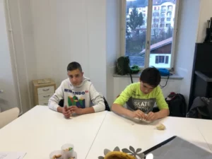 Confection bonhommes en pâtes à Tramelan, photo 10