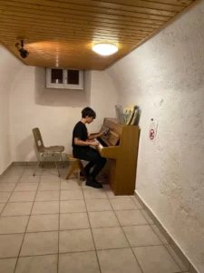 Concours de création de mélodies au piano à Malleray, photo 3