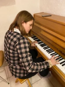 Concours de création de mélodies au piano à Malleray, photo 5